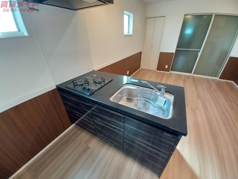 キッチン　別部屋参考写真です