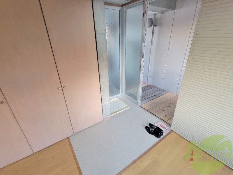 玄関　玄関は広さもあり、段差がないバリアフリーな造りが良いですね。