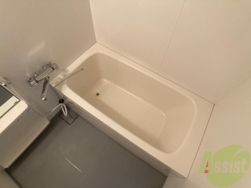 バス・シャワールーム　お風呂になります。一日の疲れを癒してくださいね