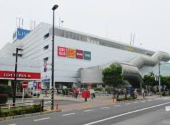 ショッピングセンター　LIVINオズ大泉（ショッピングセンター）まで133m