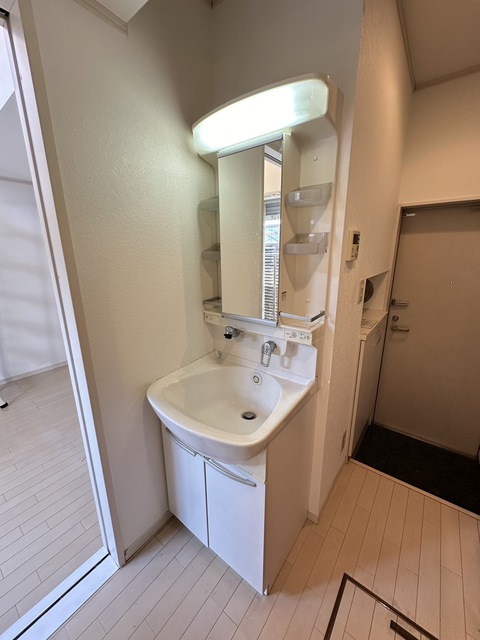 洗面設備　別部屋参考写真です