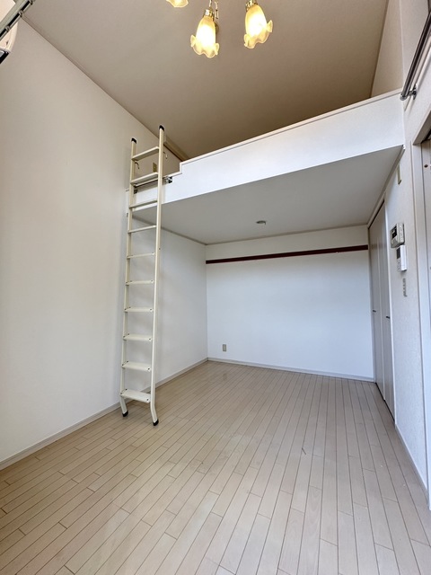 居室・リビング　別部屋参考写真です