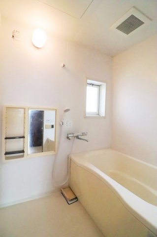 バス・シャワールーム　落ち着いた空間のお風呂です