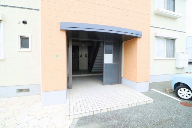 エントランス　ゆとりのあるエントランスです