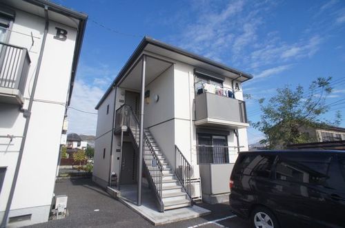 建物外観　●駐車場２台付き（無料）