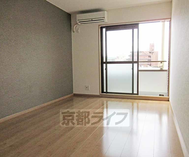 居室・リビング　広々としたお部屋です！