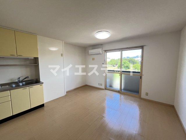 居室・リビング　別部屋写真使用