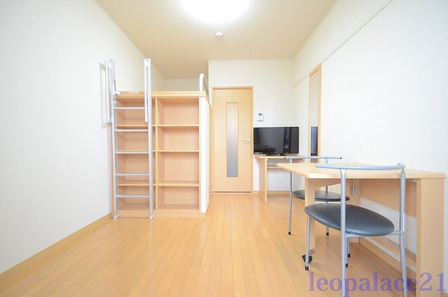 居室・リビング　備品や設備仕様は号室等により異なります現地をご確認下さい。