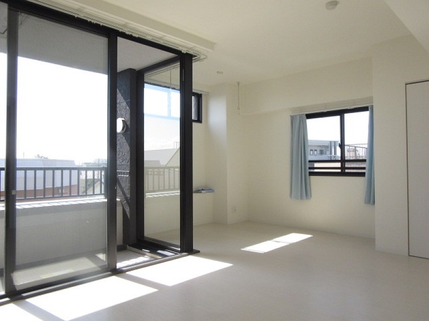 居室・リビング　別号室写真使用