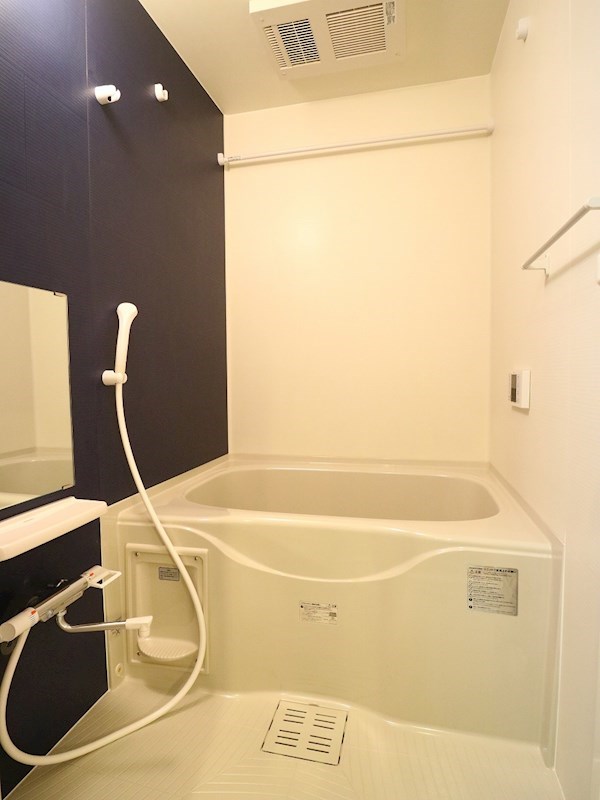 バス・シャワールーム　※同型の別物件です。ご参照下さい。