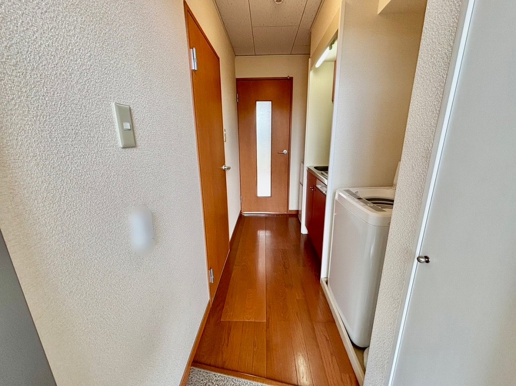 玄関　設備・仕様は号室により異なる為、現況を優先いたします。