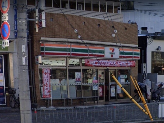 コンビニ　セブンイレブン摂津千里丘2丁目店（コンビニ）まで65m