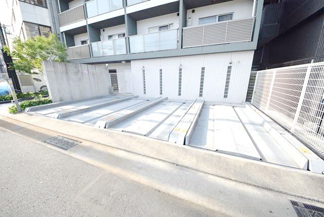 駐車場　敷地内駐車場は要空き確認