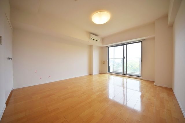 居室・リビング　★広い居室は綺麗なフローリングのお部屋です★