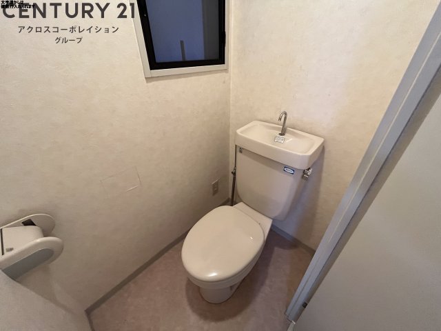 トイレ　窓のあるトイレです♪