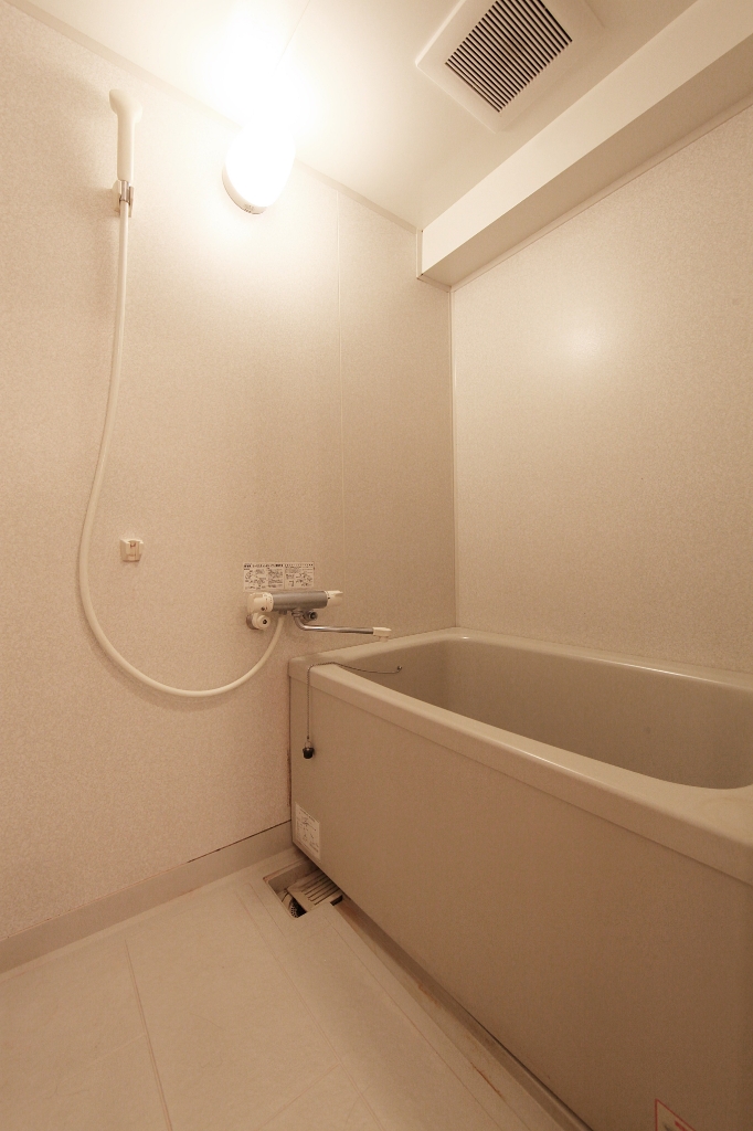 バス・シャワールーム　バスルーム