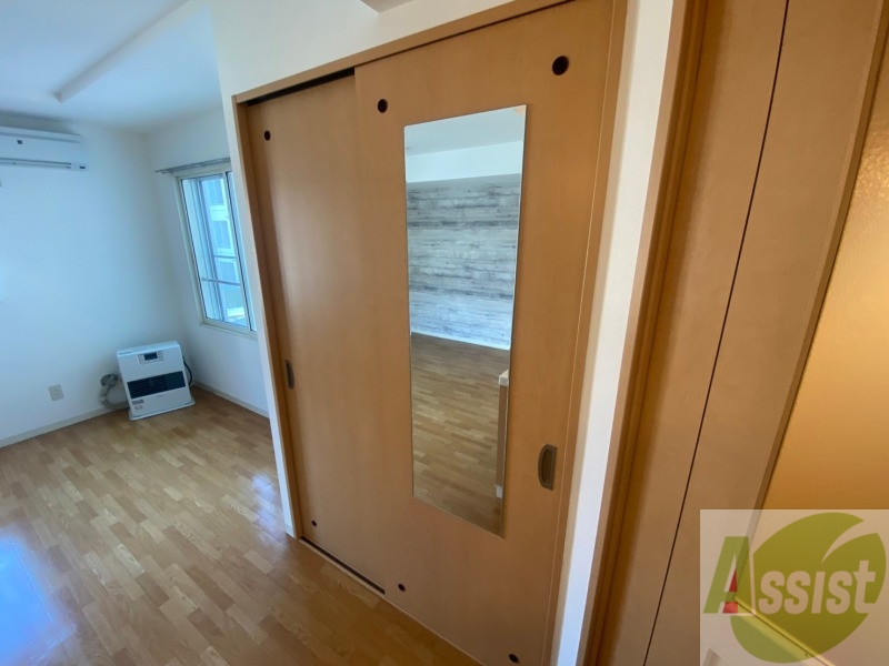 収納　洋室の収納です。部屋がすっきり片付きます。