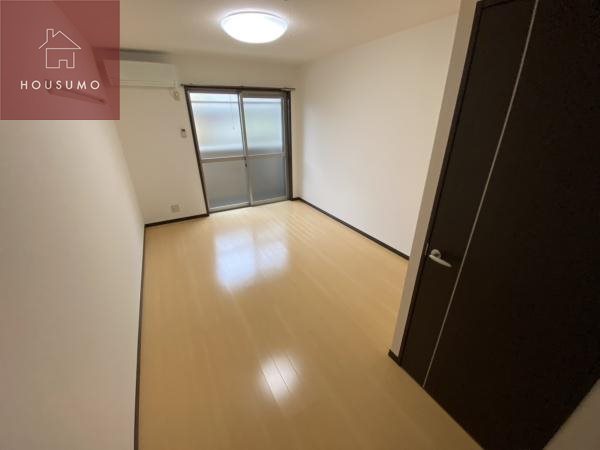 その他部屋・スペース　開放的な寝室です