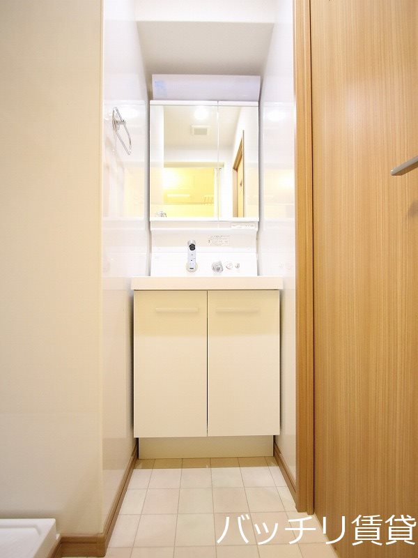 洗面設備　別号室タイプの為、現状を優先いたします