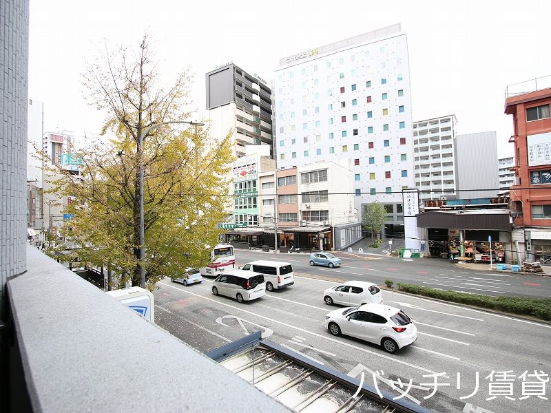 バルコニー　別号室タイプの為、現状を優先いたします