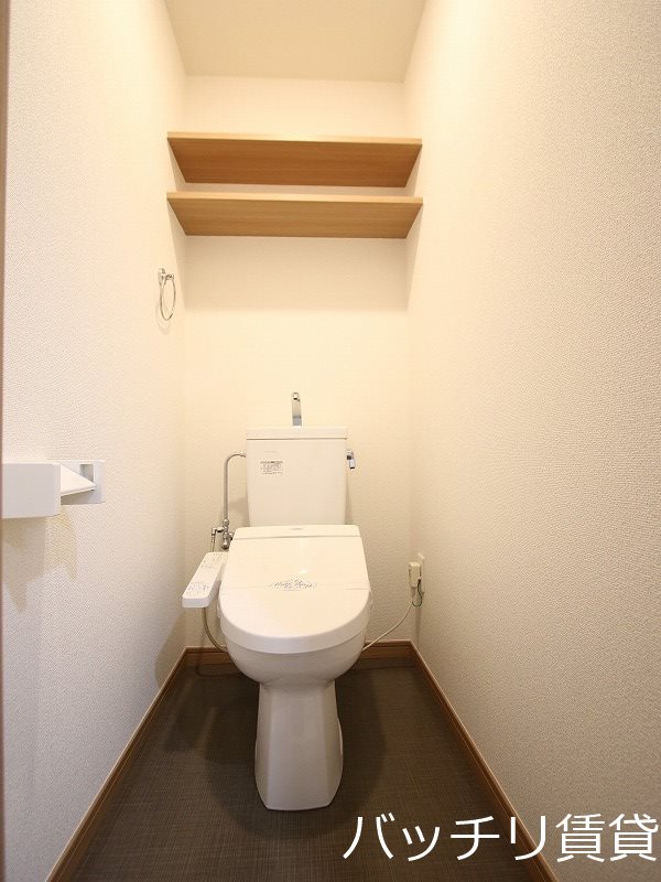 トイレ　別号室タイプの為、現状を優先いたします