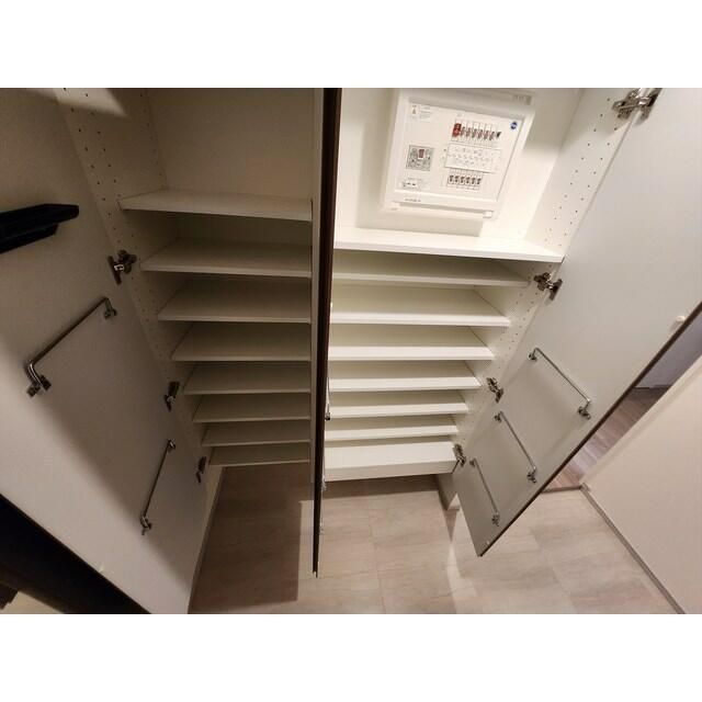 玄関　収納もある玄関です