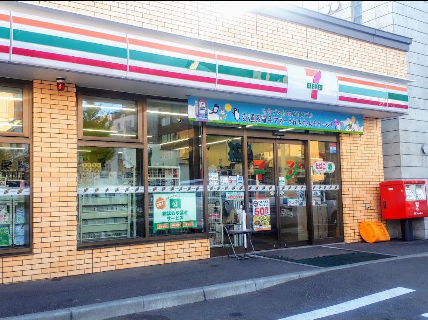 コンビニ　セブンイレブン中央区南６条店（コンビニ）まで140m