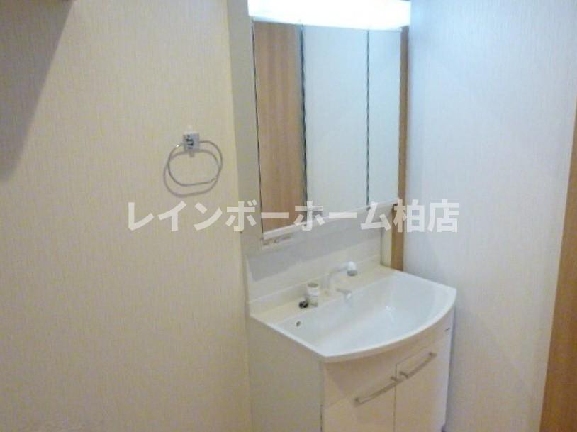 洗面設備　ゆったりとスペースのある洗面所