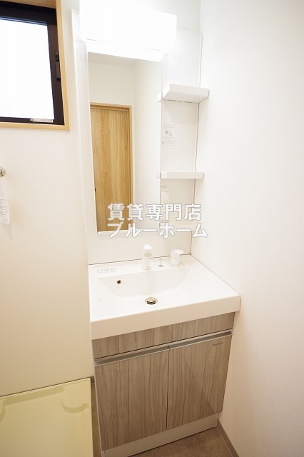 洗面設備　洗面所も収納豊富！