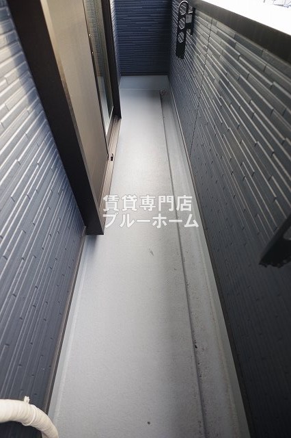 バルコニー　シャッター付きで防犯面も安心！