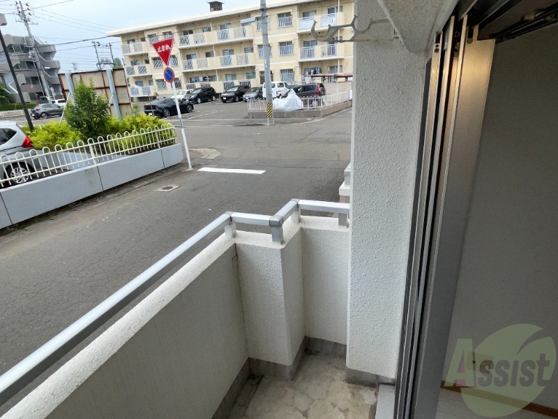 バルコニー　バルコニーがあるので洗濯物は外に干せそうですね～