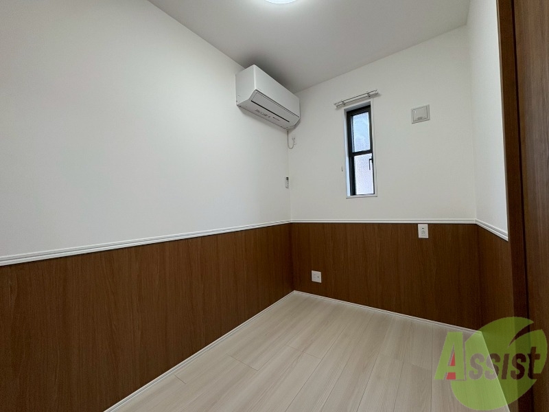 その他部屋・スペース　こちらは３．５７帖の洋室になります。エアコン付きです。