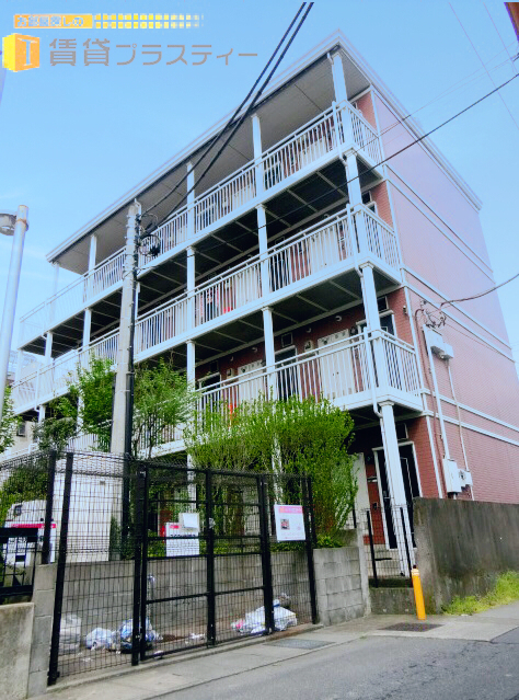 建物外観　ショッピングセンター裏の住宅地に立地のハウスメーカー施工アパ