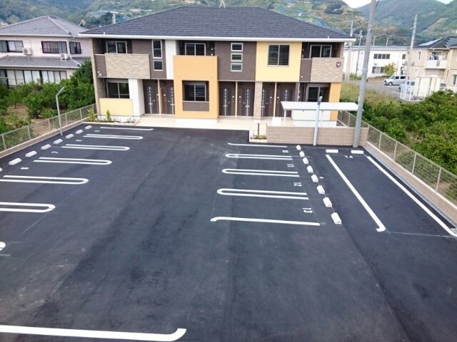 駐車場　駐車場に車を止められます