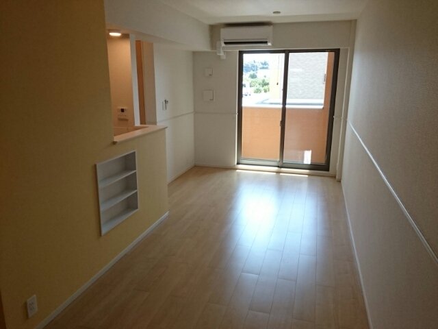 居室・リビング　こちらの居間で趣味の時間をお楽しみください