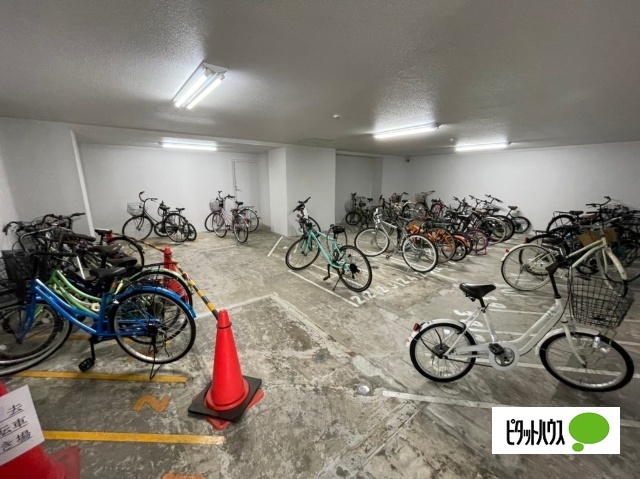 駐車場　屋内駐輪