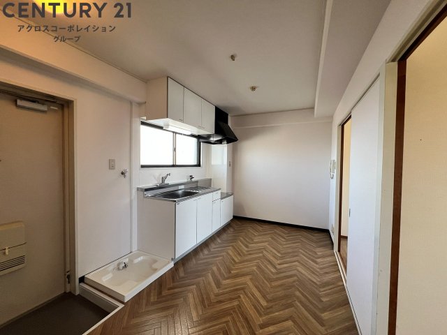 居室・リビング　床が明るい色合いで綺麗です♪