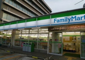 コンビニ　ファミリーマート世田谷教育会館前店（コンビニ）まで250m