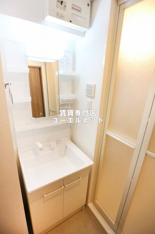洗面設備　清潔感ある独立洗面台で毎日気持ちよく♪