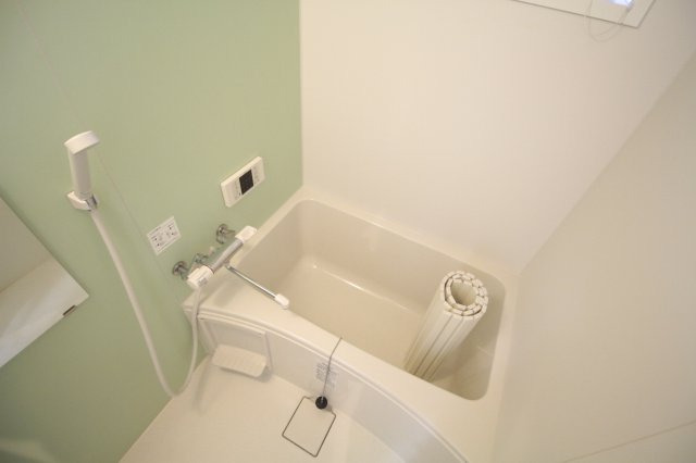 バス・シャワールーム　浴室乾燥機、追い焚き給湯付き！