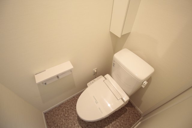 トイレ　温水洗浄便座です。