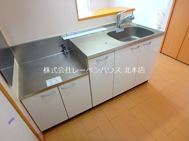 キッチン　同モデルの別物件参考写真です