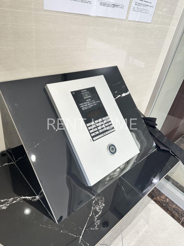 エントランス　オートロック完備