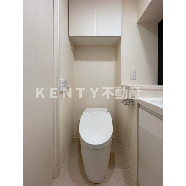 トイレ　落ち着いた色調のトイレです