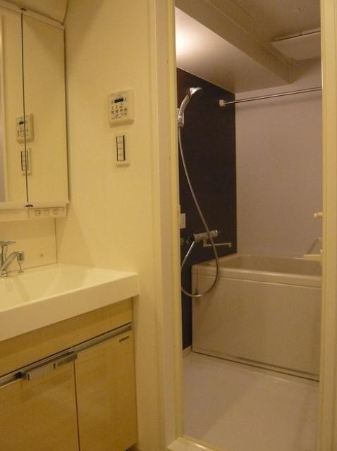 バス・シャワールーム　※別部屋の参考写真です。