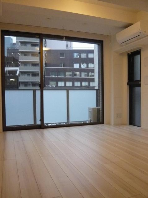 居室・リビング　※別部屋の参考写真です。