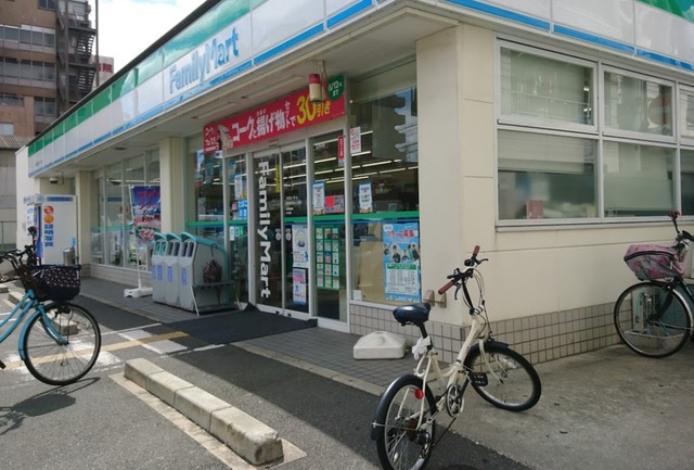 コンビニ　ファミリーマート東大阪足代北一丁目店（コンビニ）まで240m