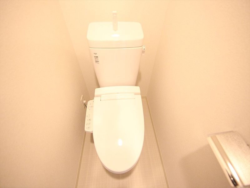 トイレ　温水洗浄暖房便座付トイレ　イメージ写真