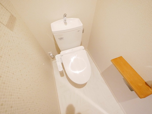 トイレ　落ち着いた色調のトイレです