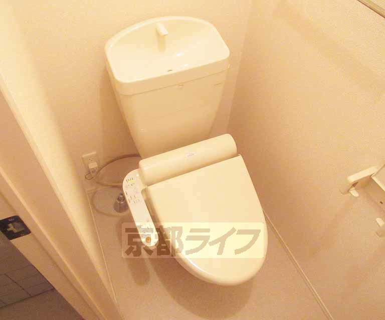 トイレ　ウォシュレット付いています